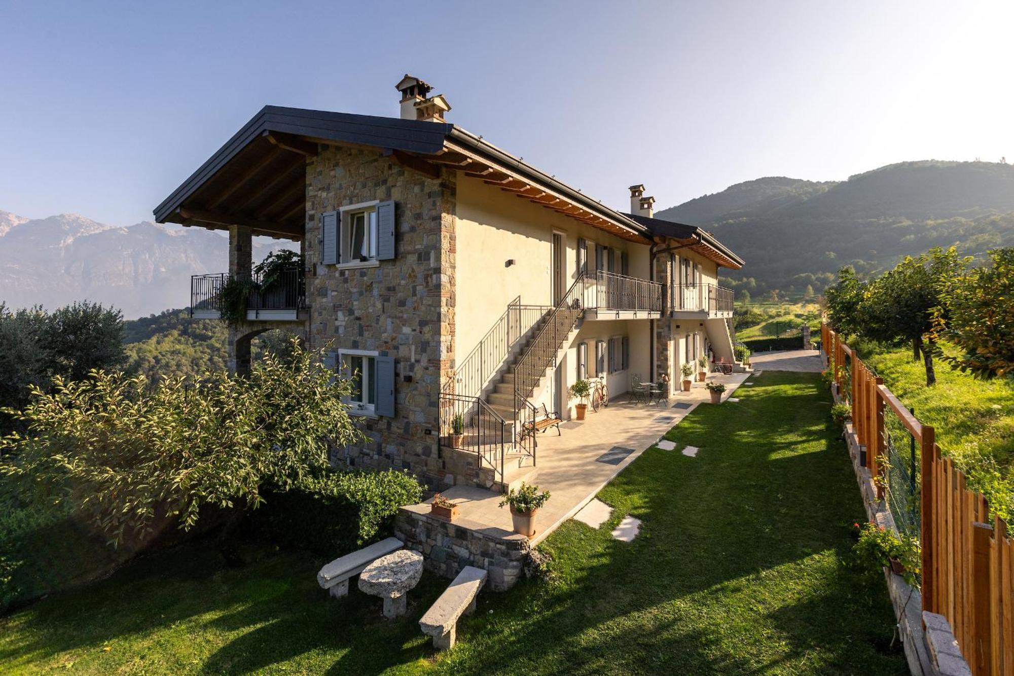 Mos Country House Tremosine Экстерьер фото