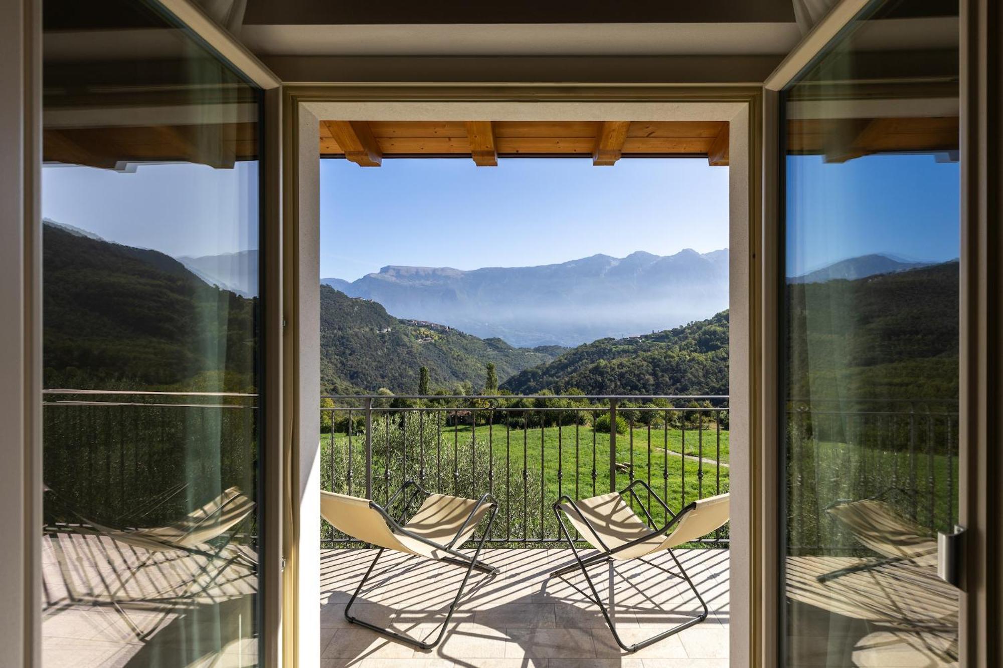 Mos Country House Tremosine Экстерьер фото