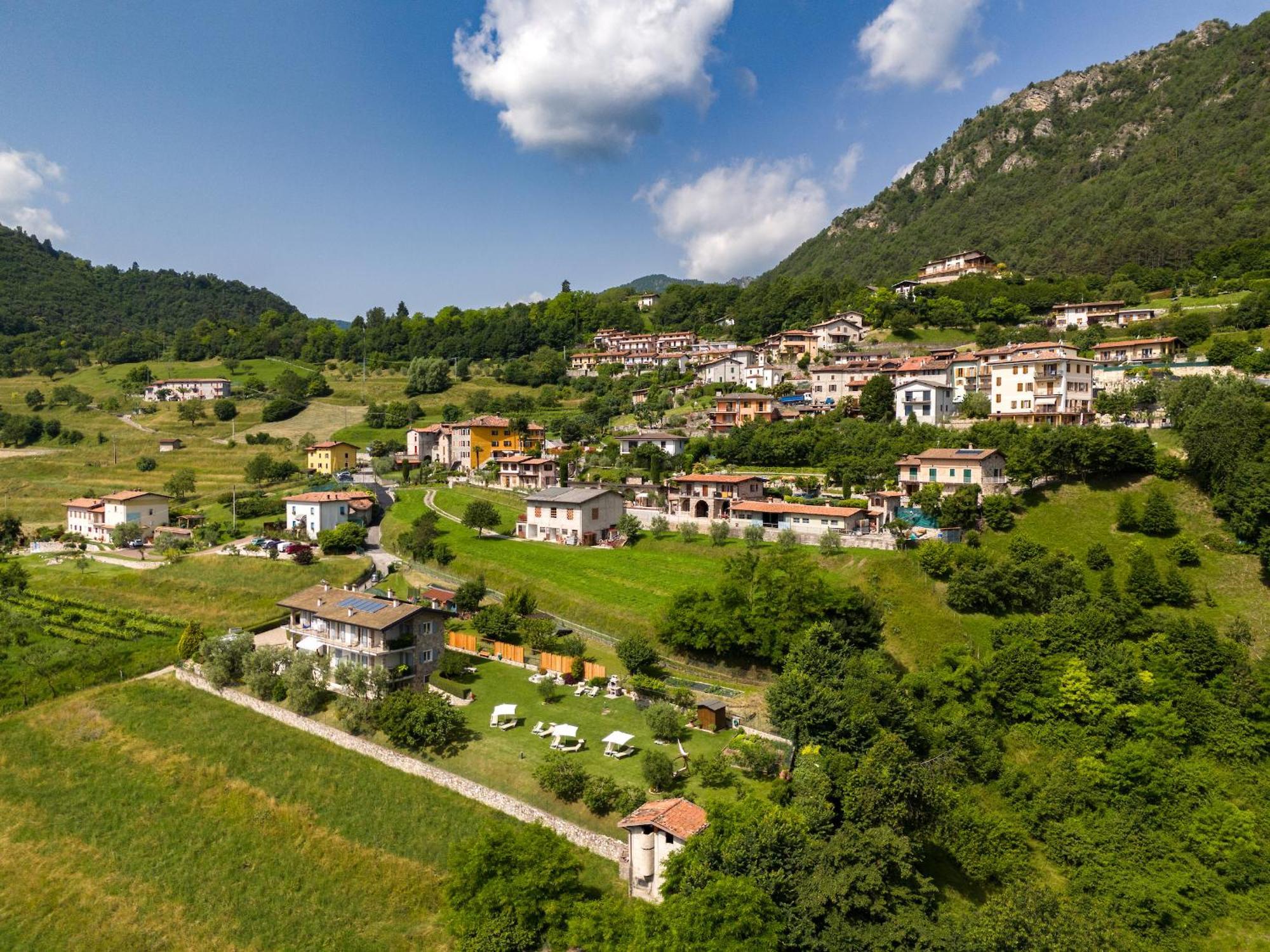 Mos Country House Tremosine Экстерьер фото